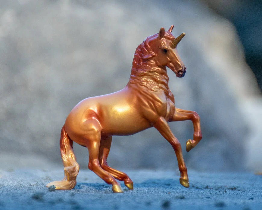 Breyer Stablemates Mystery Unicorn Surprise 24 Pc Fire & Ice - Series 3