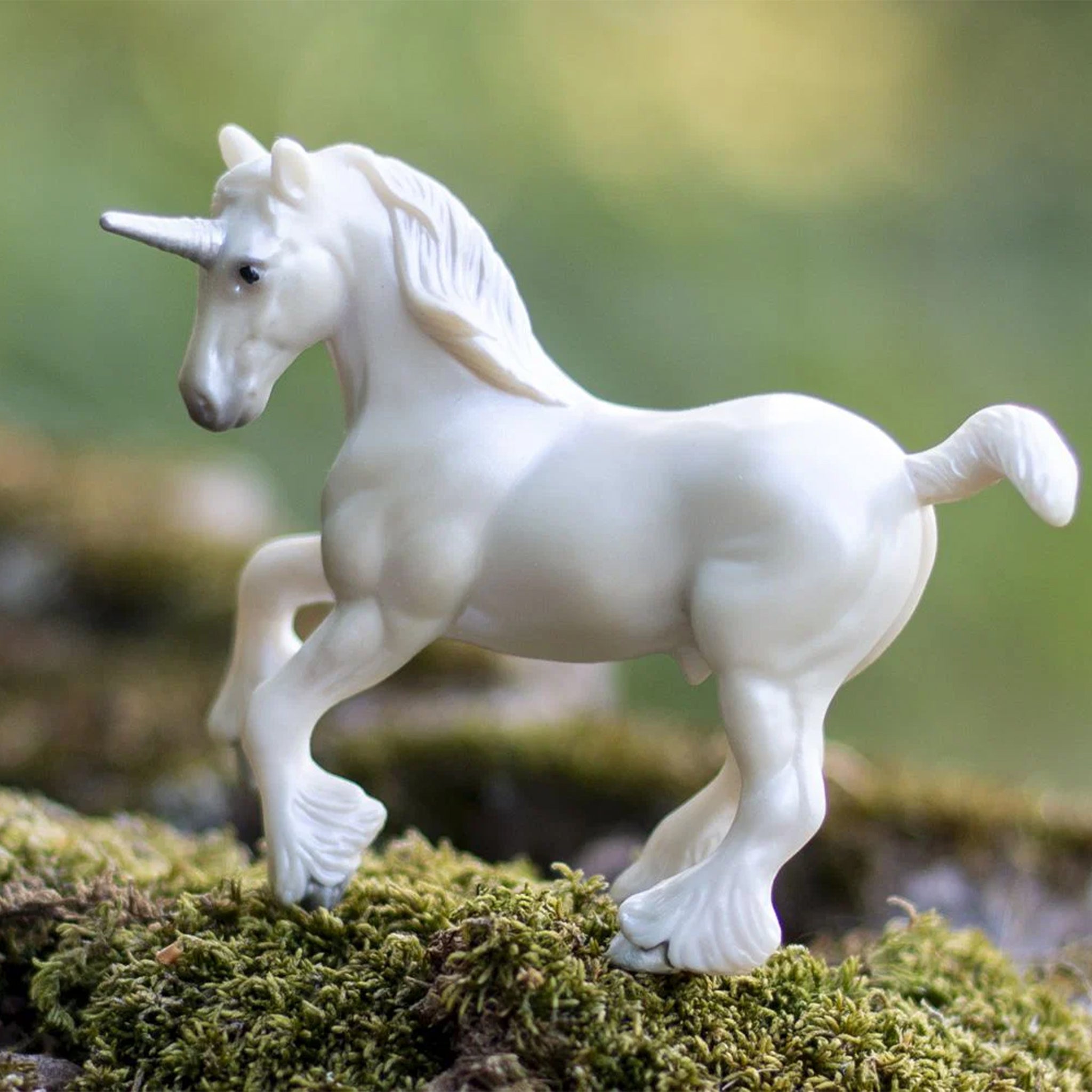 Breyer Stablemates Mystery Unicorn Surprise Single Fire & Ice - Series 3